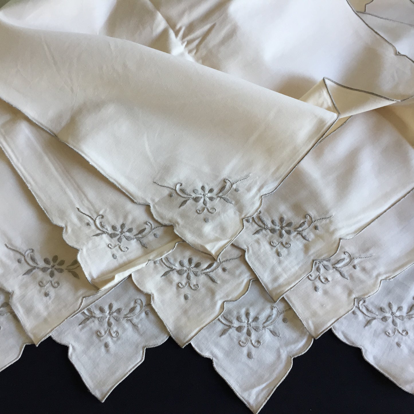 Set of 10 Hand Embroidered Unused 1990s Vintage Cloth Napkins in Natural Colours