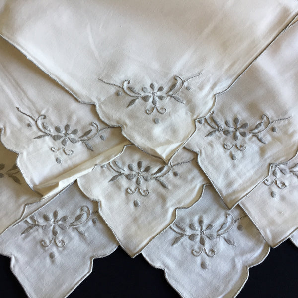 Set of 10 Hand Embroidered Unused 1990s Vintage Cloth Napkins in Natural Colours