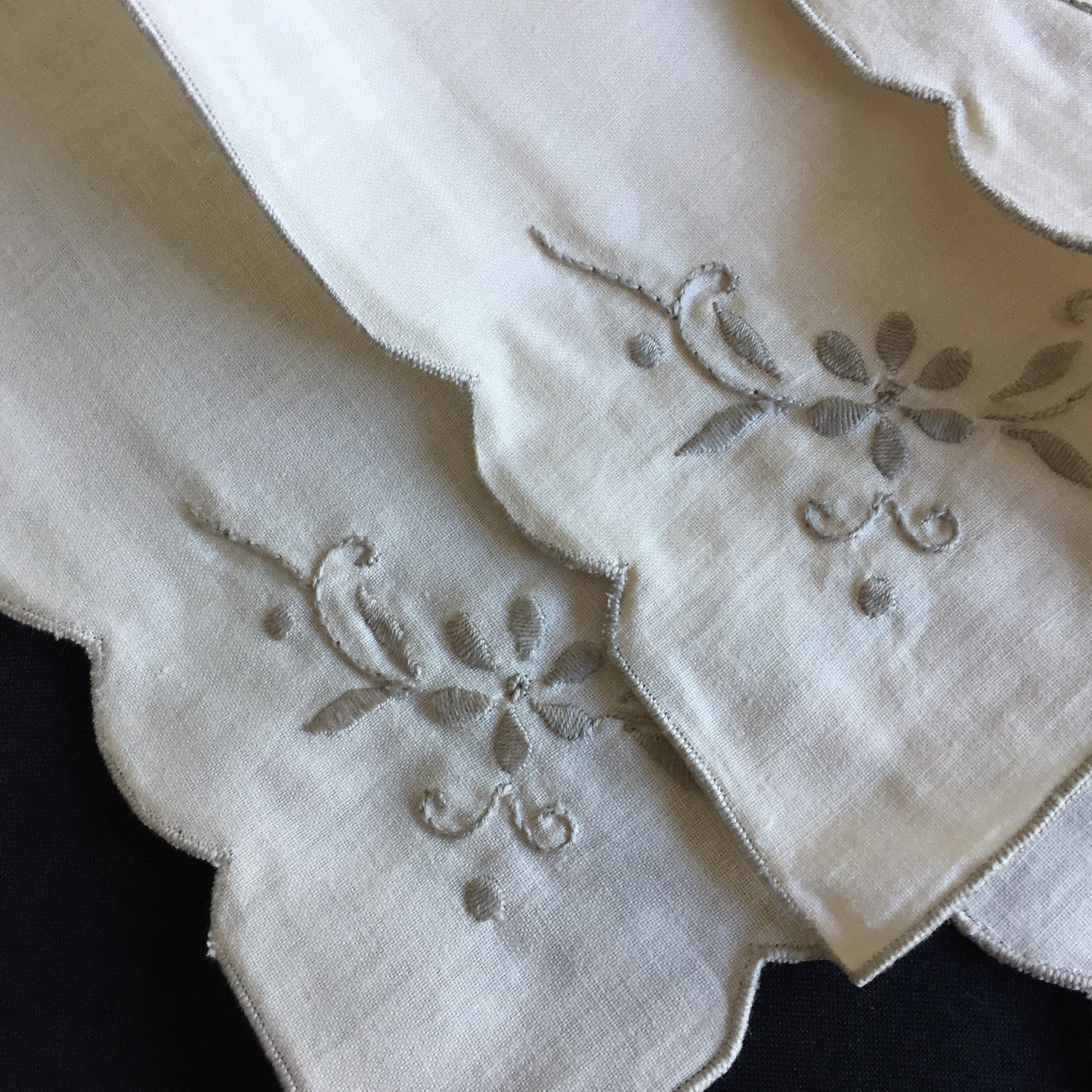 Set of 10 Hand Embroidered Unused 1990s Vintage Cloth Napkins in Natural Colours