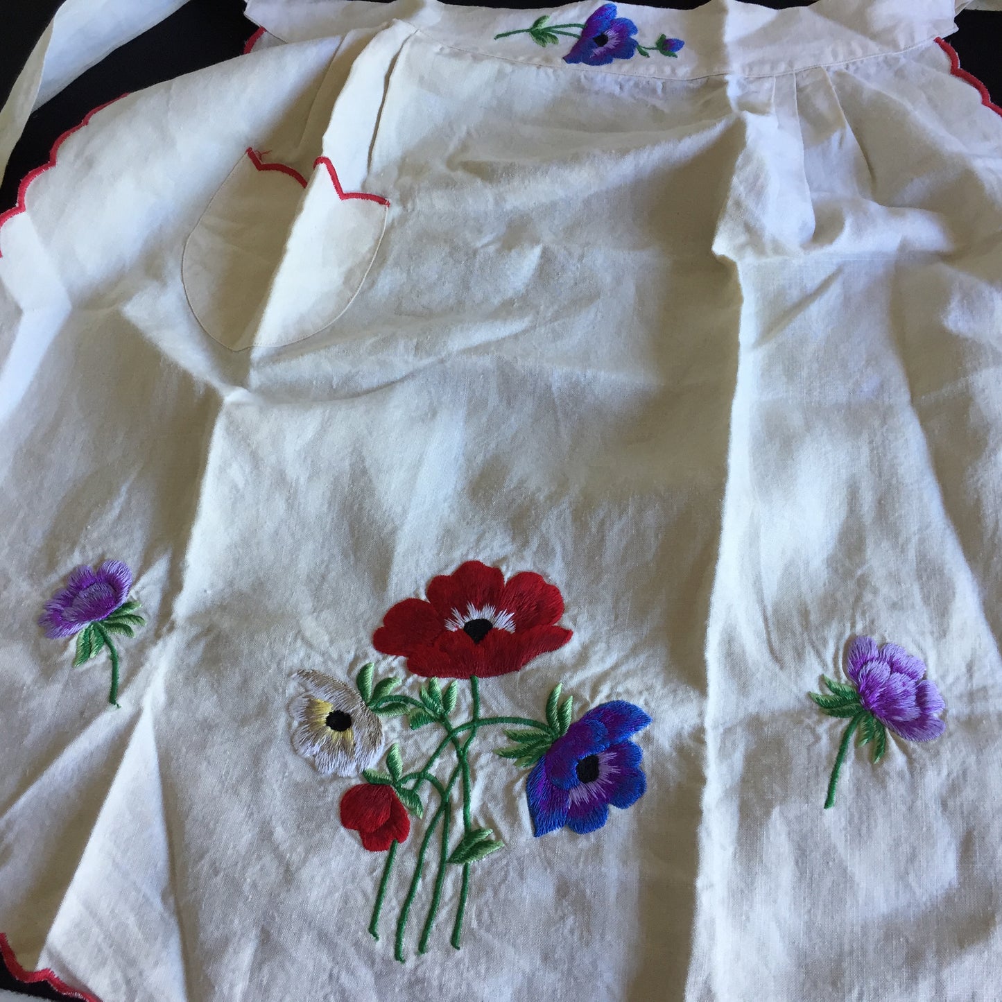 Embroidered 1990s Vintage Kitchen Half Apron with One Pocket XS/S/M Size