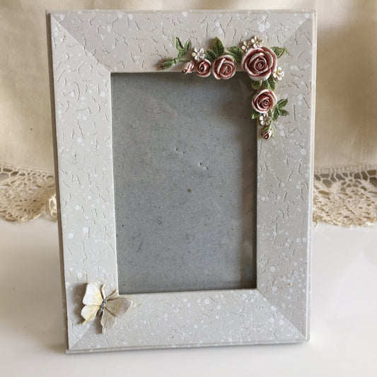 Vintage Photo Frame for Tabletop / Shelf Display: 3D Roses & Butterfly