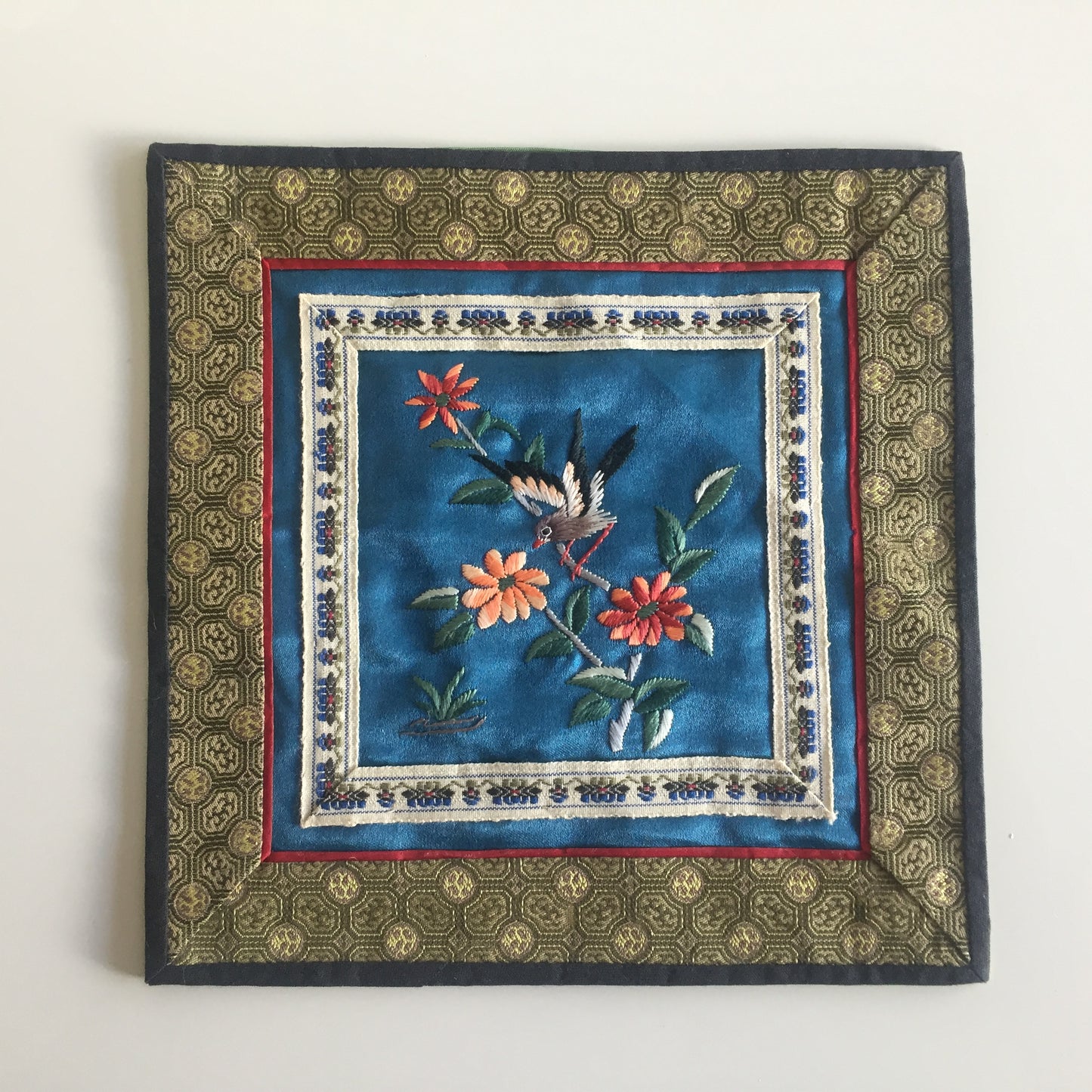 Traditional Vintage Chinese Silk Hand Embroidery Art Featuring Bird and Flower Motifs
