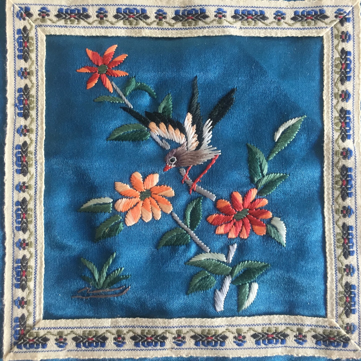 Traditional Vintage Chinese Silk Hand Embroidery Art Featuring Bird and Flower Motifs
