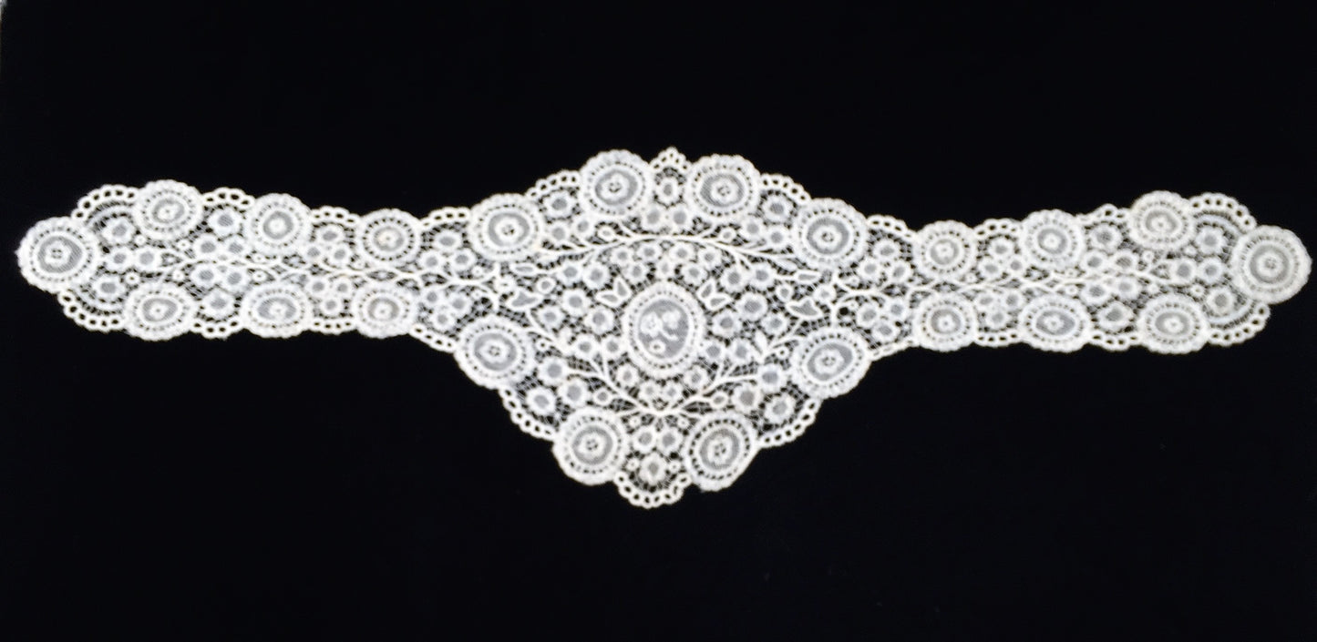 Victorian Antique Midland or Belgian Handmade Duchesse Bobbin Lace Lappet