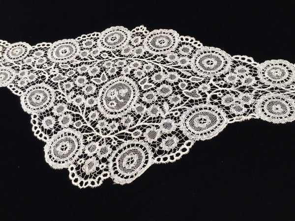 Victorian Antique Midland or Belgian Handmade Duchesse Bobbin Lace Lappet