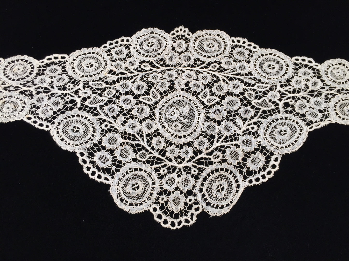 Victorian Antique Midland or Belgian Handmade Duchesse Bobbin Lace Lappet