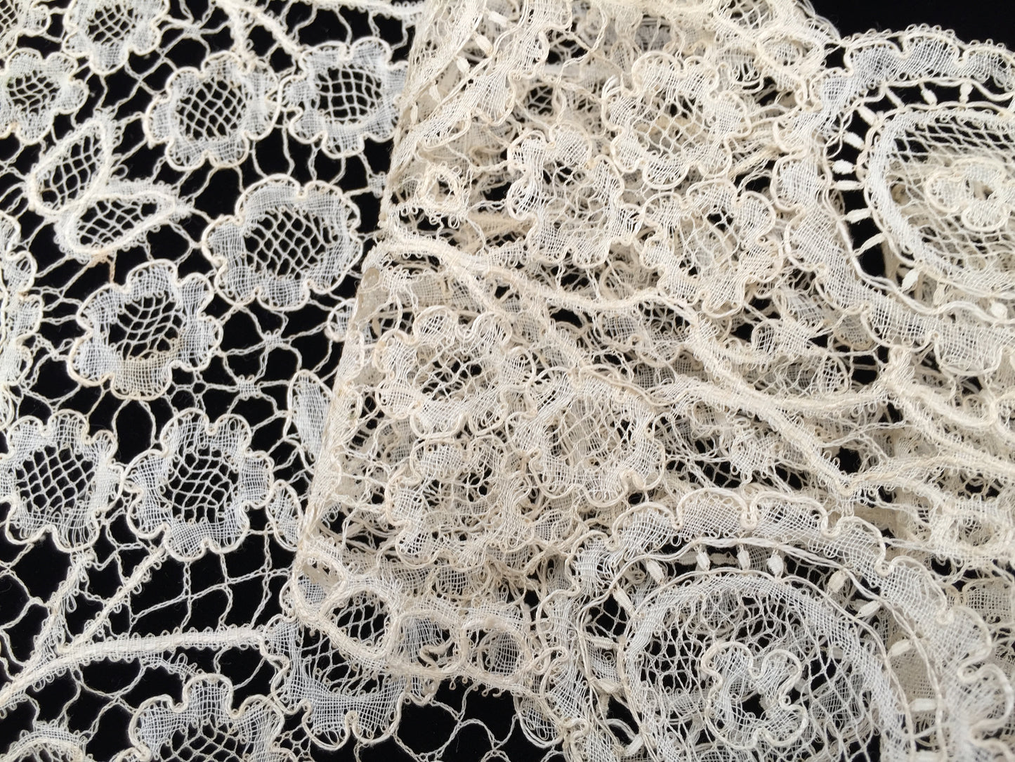 Victorian Antique Midland or Belgian Handmade Duchesse Bobbin Lace Lappet