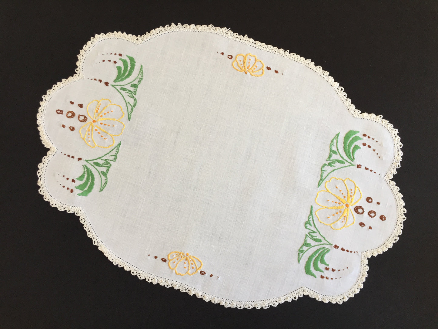 Australian Vintage Hand Embroidered Floral Table Centrepiece / Placemat Doily