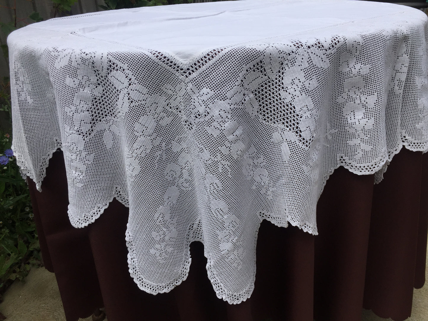 Mary Card "LABURNUM" Crochet Lace and Linen Collectible Vintage Tablecloth Weldons Publication 1930s