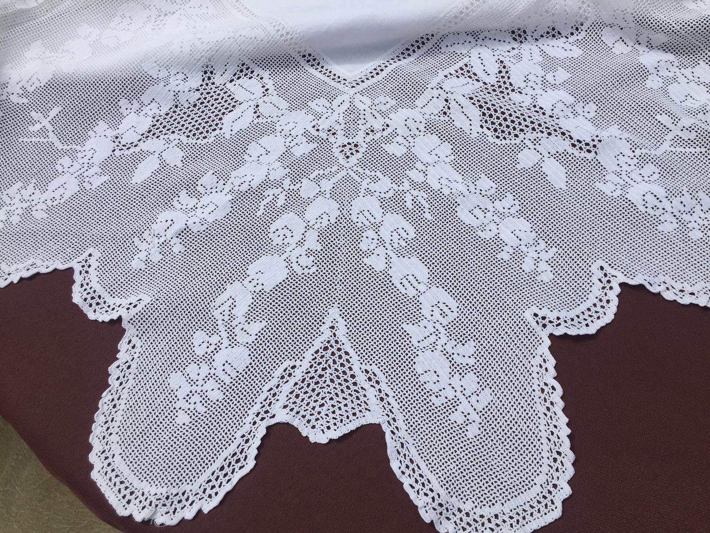Mary Card "LABURNUM" Crochet Lace and Linen Collectible Vintage Tablecloth Weldons Publication 1930s