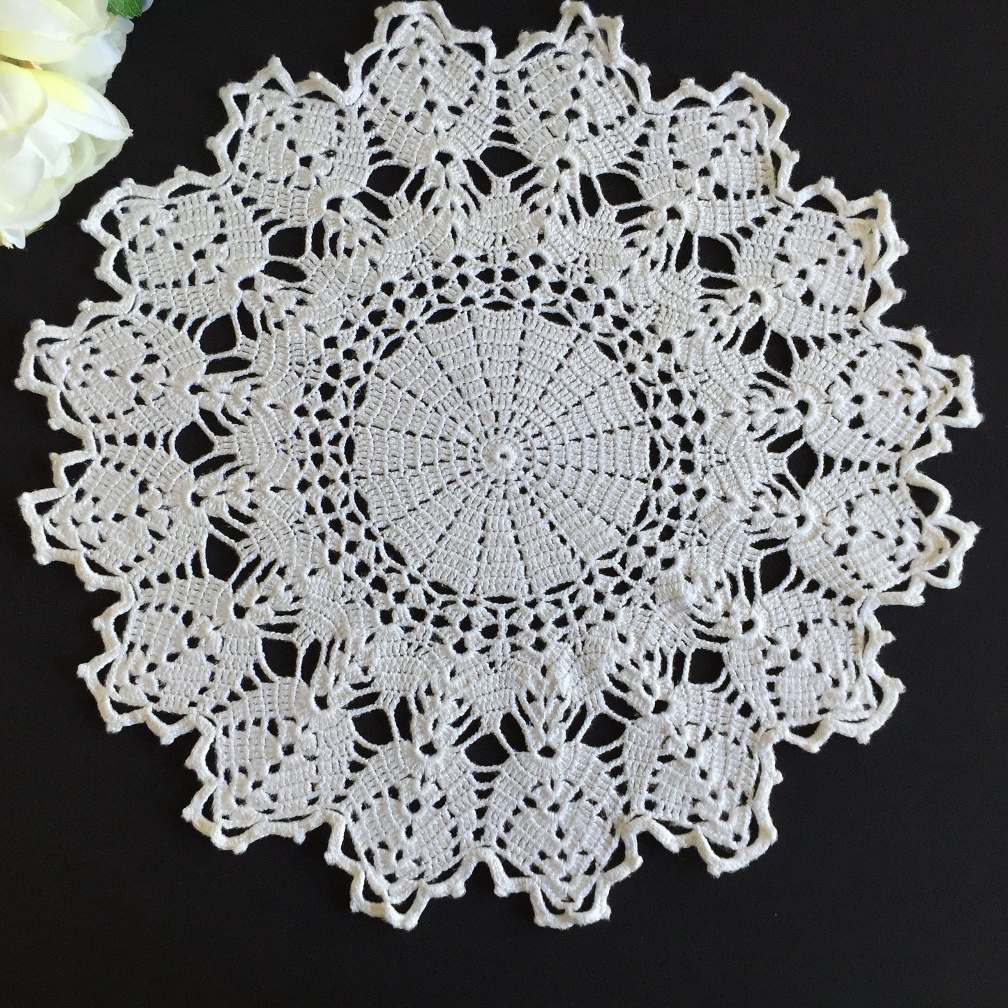 Vintage Handmade White Crochet Lace Table Centre Doily