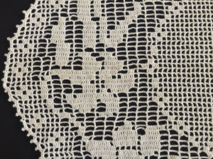 Mary Card Designed "LACEY LILY Round Mat" Collectible Filet Crochet Lace Doily Crochet Book No 7 (1928)