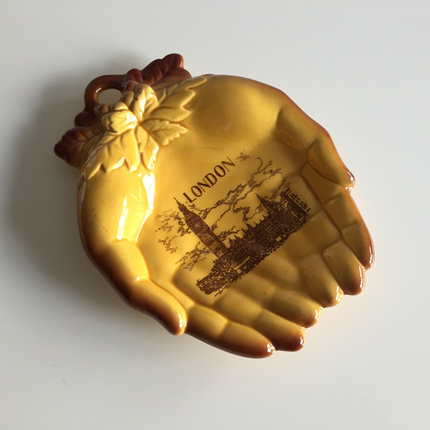 London Sampson Souvenir Cupped Hands Wall Plate Autumn Colours