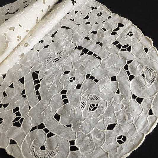 Vintage Madeira Embroidered Oval Whitework Table Runner