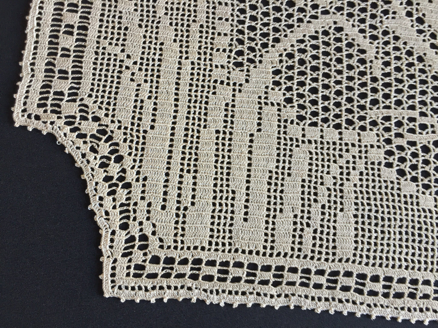 Mary Card Designed "NARCISSUS and TITMOUSE (Java Sparrow)" Large Crochet Lace Tray Cloth Doily - English Chart No. 79
