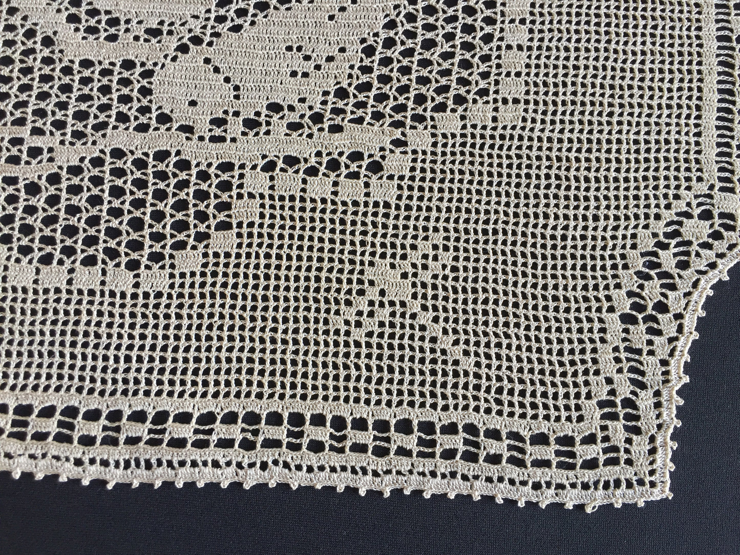 Mary Card Designed "NARCISSUS and TITMOUSE (Java Sparrow)" Large Crochet Lace Tray Cloth Doily - English Chart No. 79