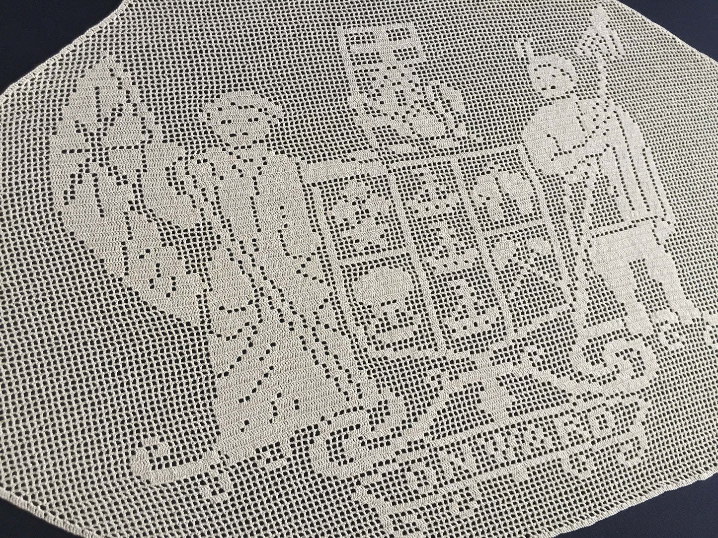 Vintage Filet Crochet Lace Panel: Mary Card, New Zealand Coat of Arms, 1910s Design