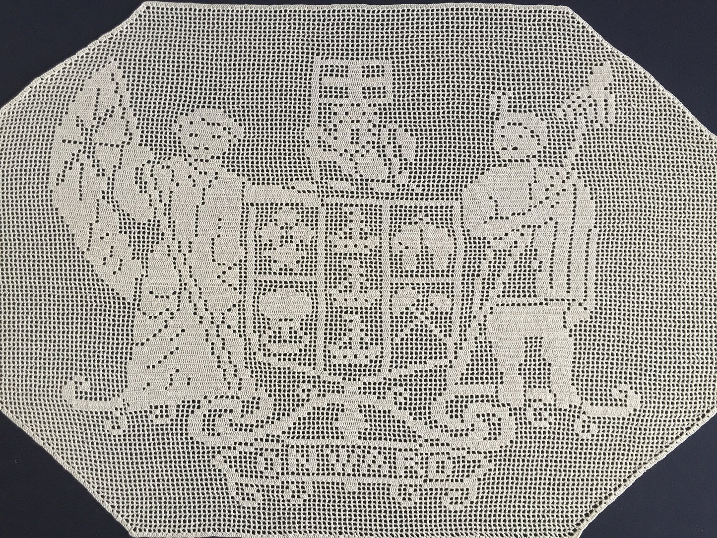Vintage Filet Crochet Lace Panel: Mary Card, New Zealand Coat of Arms, 1910s Design