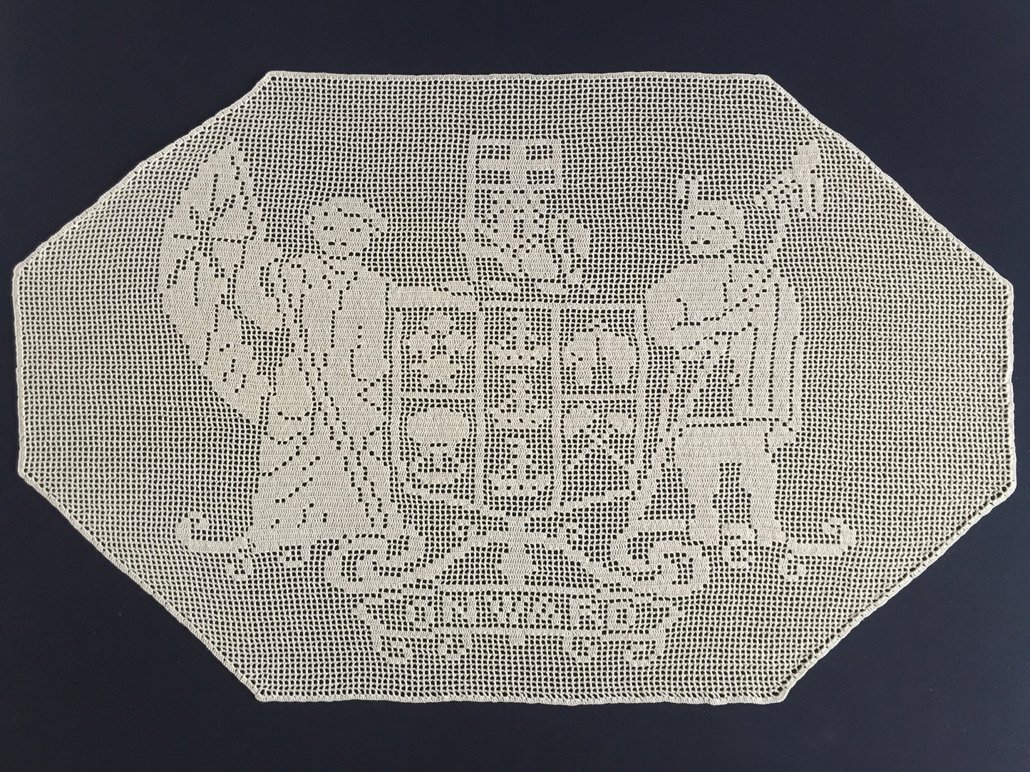 Vintage Filet Crochet Lace Panel: Mary Card, New Zealand Coat of Arms, 1910s Design