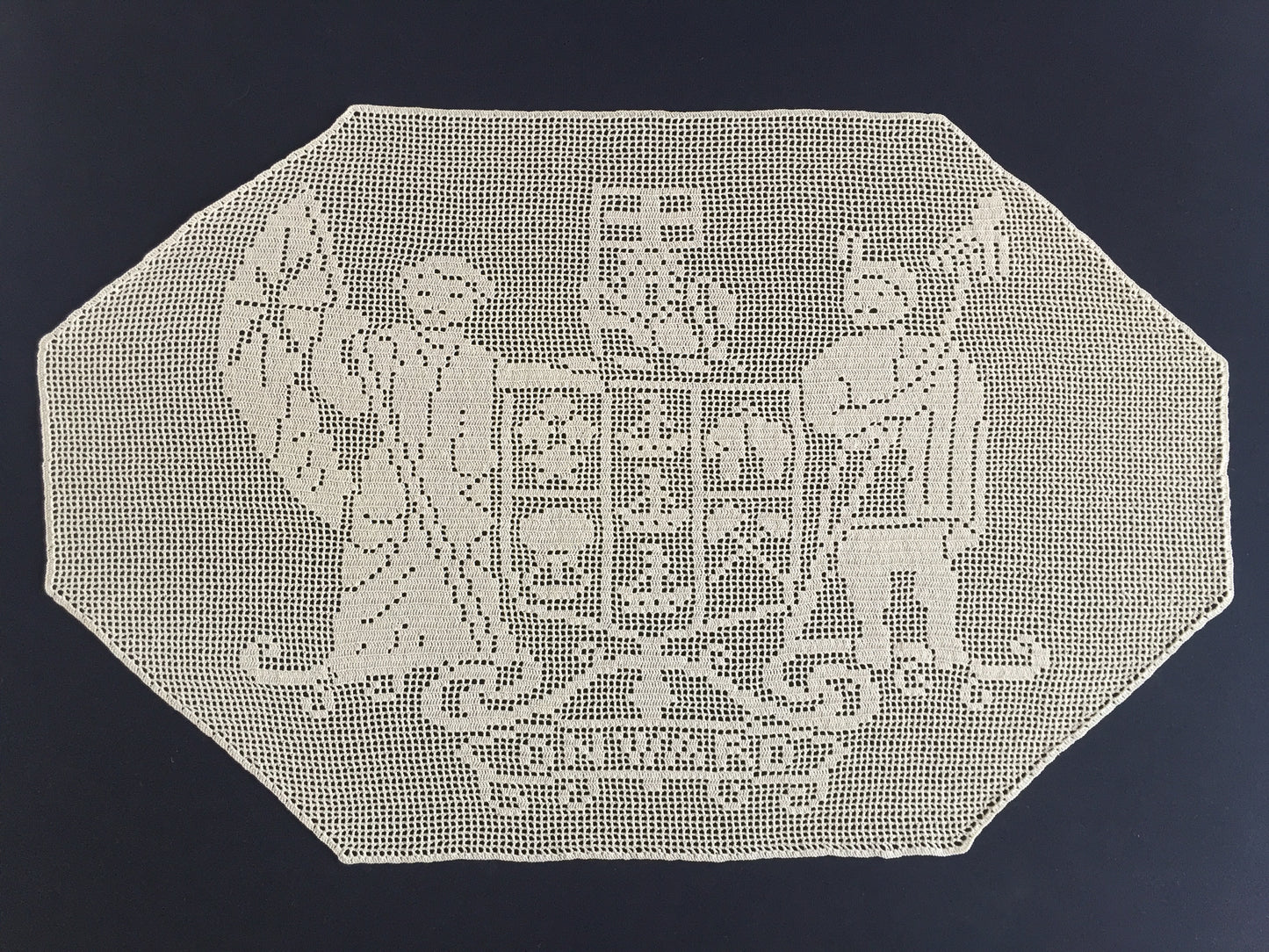Vintage Filet Crochet Lace Panel: Mary Card, New Zealand Coat of Arms, 1910s Design