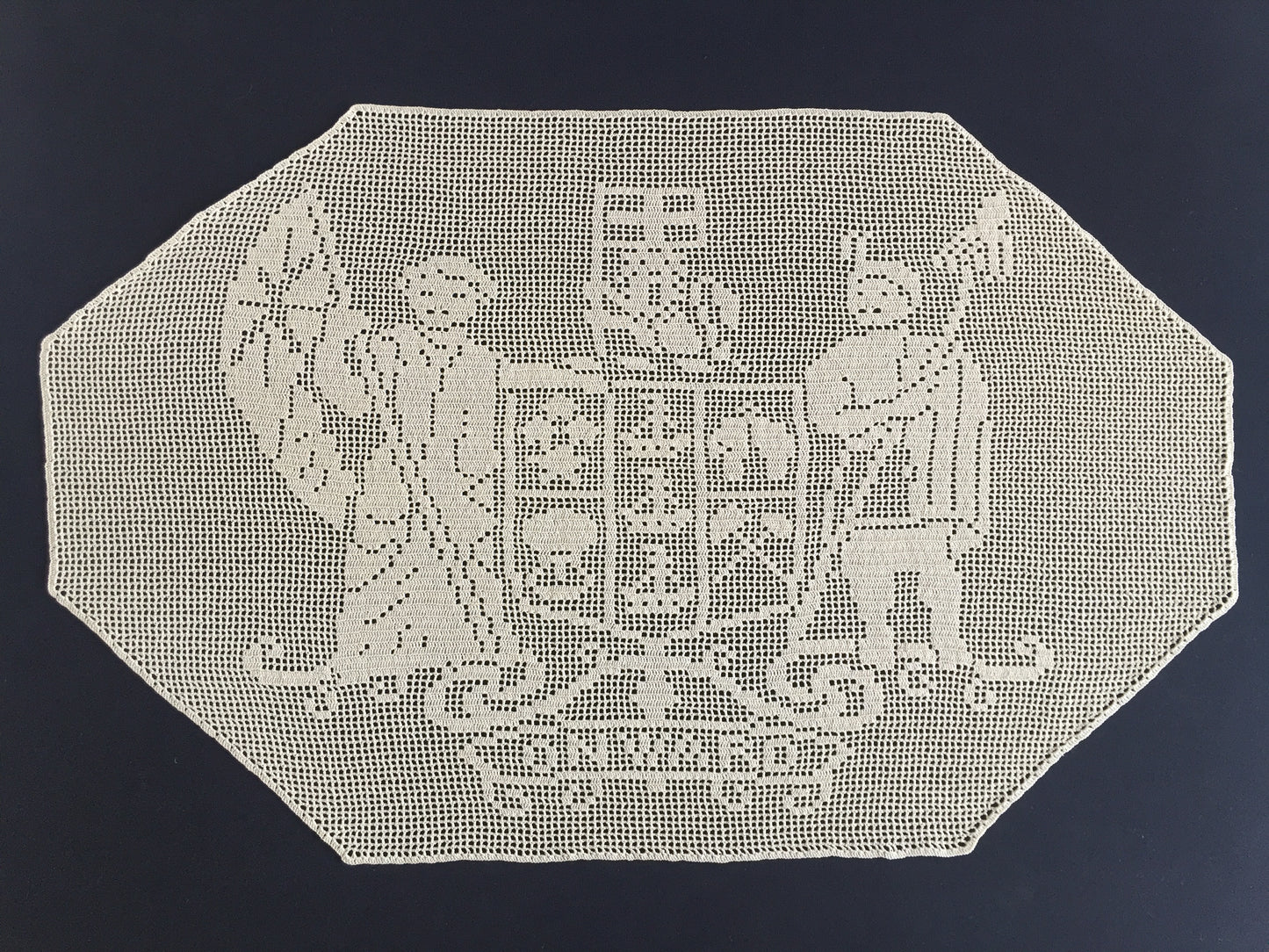 Vintage Filet Crochet Lace Panel: Mary Card, New Zealand Coat of Arms, 1910s Design