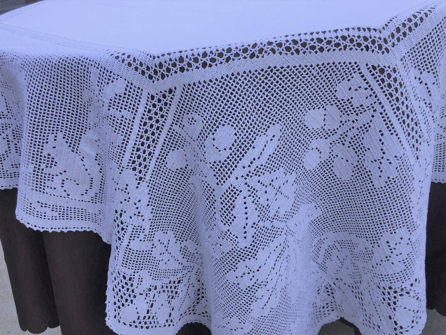 Mary Card Designed "Oak and Squirrel" Chart  No. 69 Antique Filet Crochet Lace and Linen Tablecloth