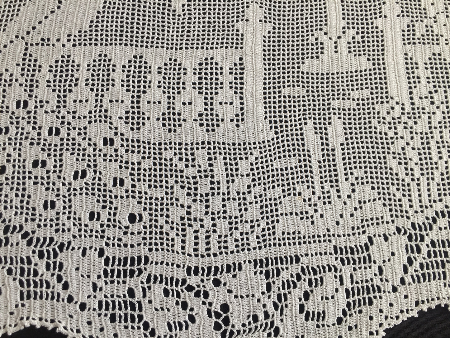 Mary Card Designed Collectible "GARDEN" Oval Tray Cloth (1932 Australian Home Beautiful, 1933 Needlework USA, English Chart No 75)
