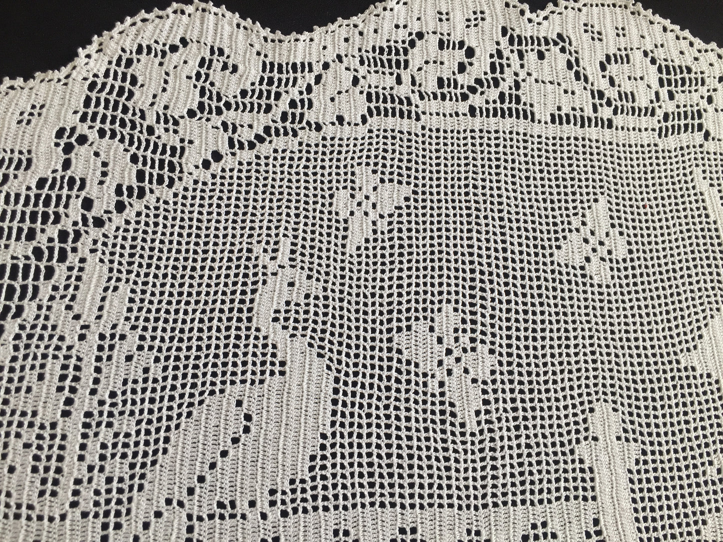 Mary Card Designed Collectible "GARDEN" Oval Tray Cloth (1932 Australian Home Beautiful, 1933 Needlework USA, English Chart No 75)