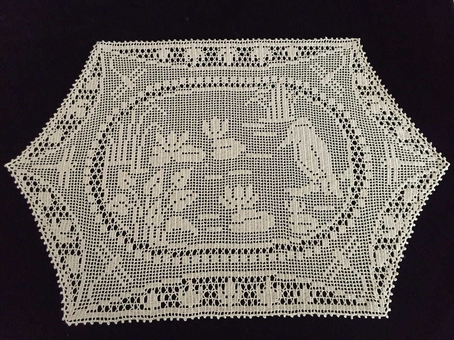 Mary Card Designed Collectible "Pond Lily" (1930s) Vintage Crochet Lace Placemat Doily Chart 80
