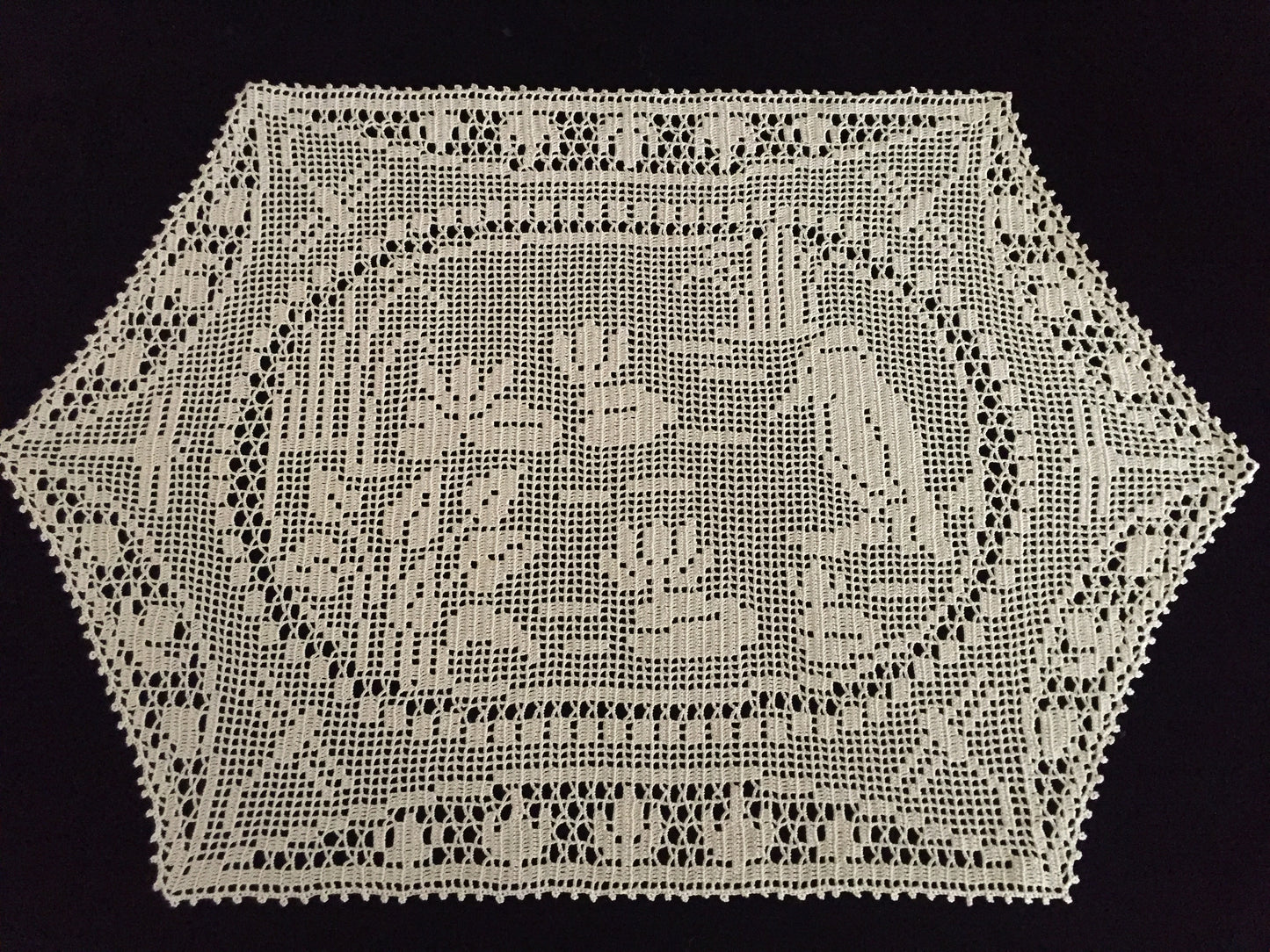 Mary Card Designed Collectible "Pond Lily" (1930s) Vintage Crochet Lace Placemat Doily Chart 80