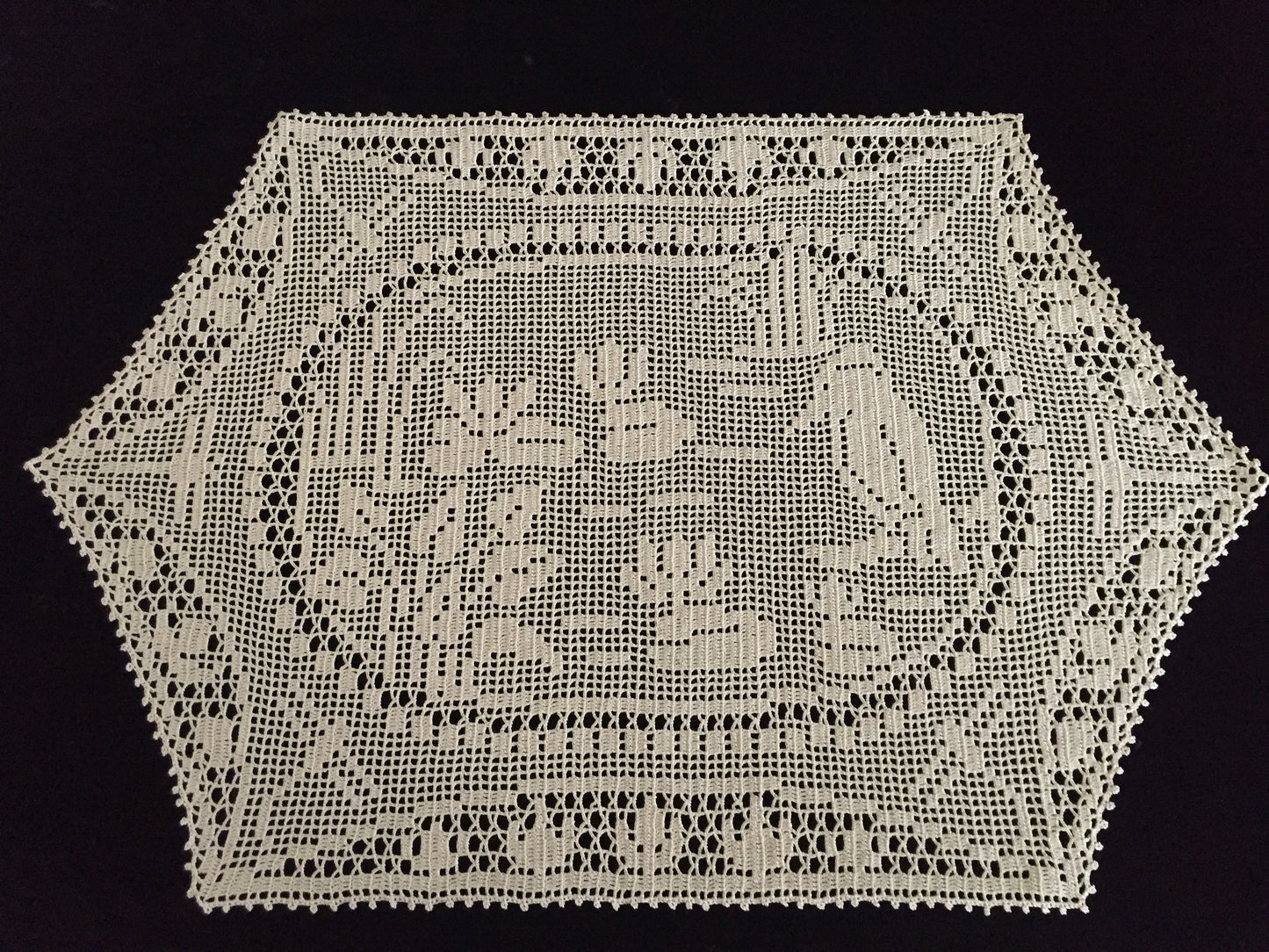 Mary Card Designed Collectible "Pond Lily" (1930s) Vintage Crochet Lace Placemat Doily Chart 80