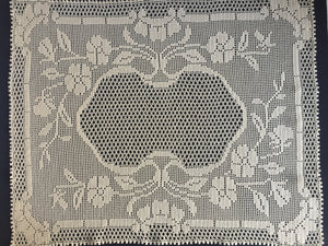 Mary Card Designed "RAMBLER ROSE" (1936) Large Vintage Crochet Lace Tray Cloth or Table Centre Mat