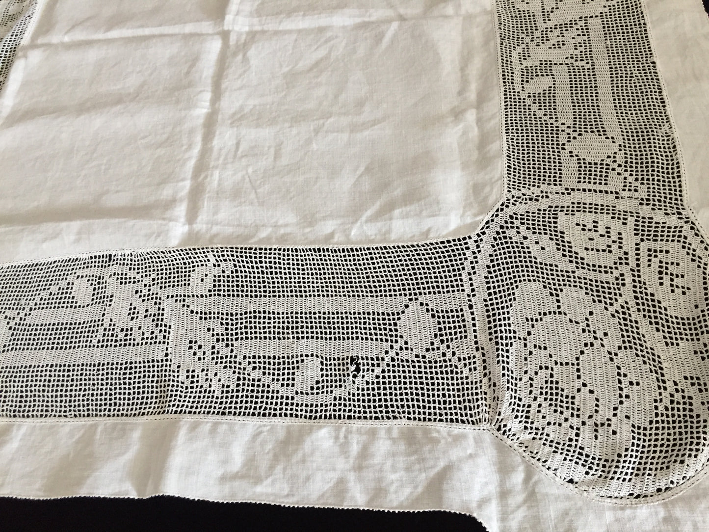 Mary Card Designed "ROSE and ROSEBUD" (1911/12) Small Vintage Filet Crochet Lace and Irish Linen Tablecloth