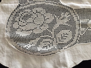 Mary Card Designed "ROSE and ROSEBUD" (1911/12) Small Vintage Filet Crochet Lace and Irish Linen Tablecloth