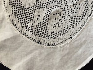 Mary Card Designed "ROSE and ROSEBUD" (1911/12) Small Vintage Filet Crochet Lace and Irish Linen Tablecloth