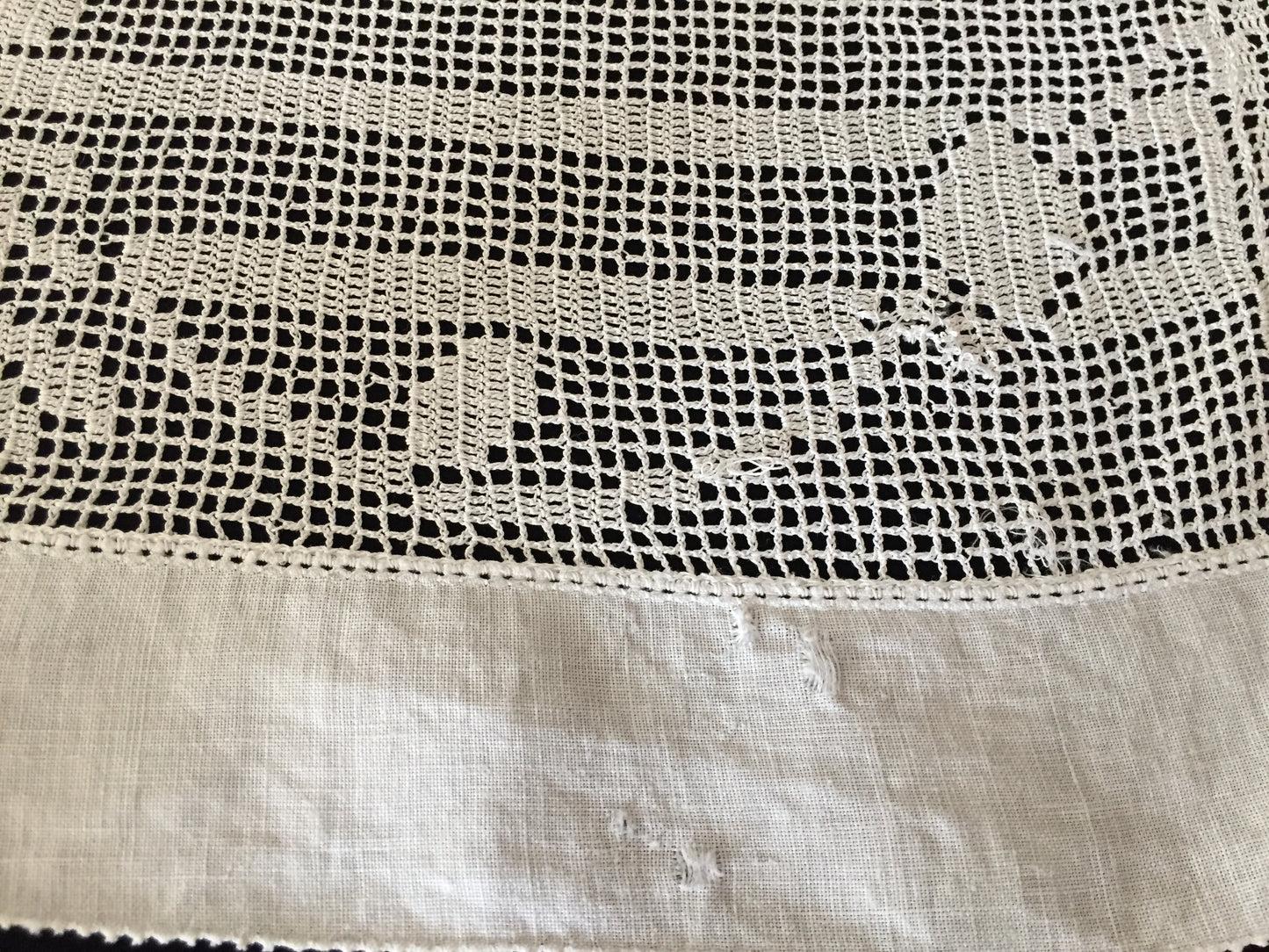 Mary Card Designed "ROSE and ROSEBUD" (1911/12) Small Vintage Filet Crochet Lace and Irish Linen Tablecloth