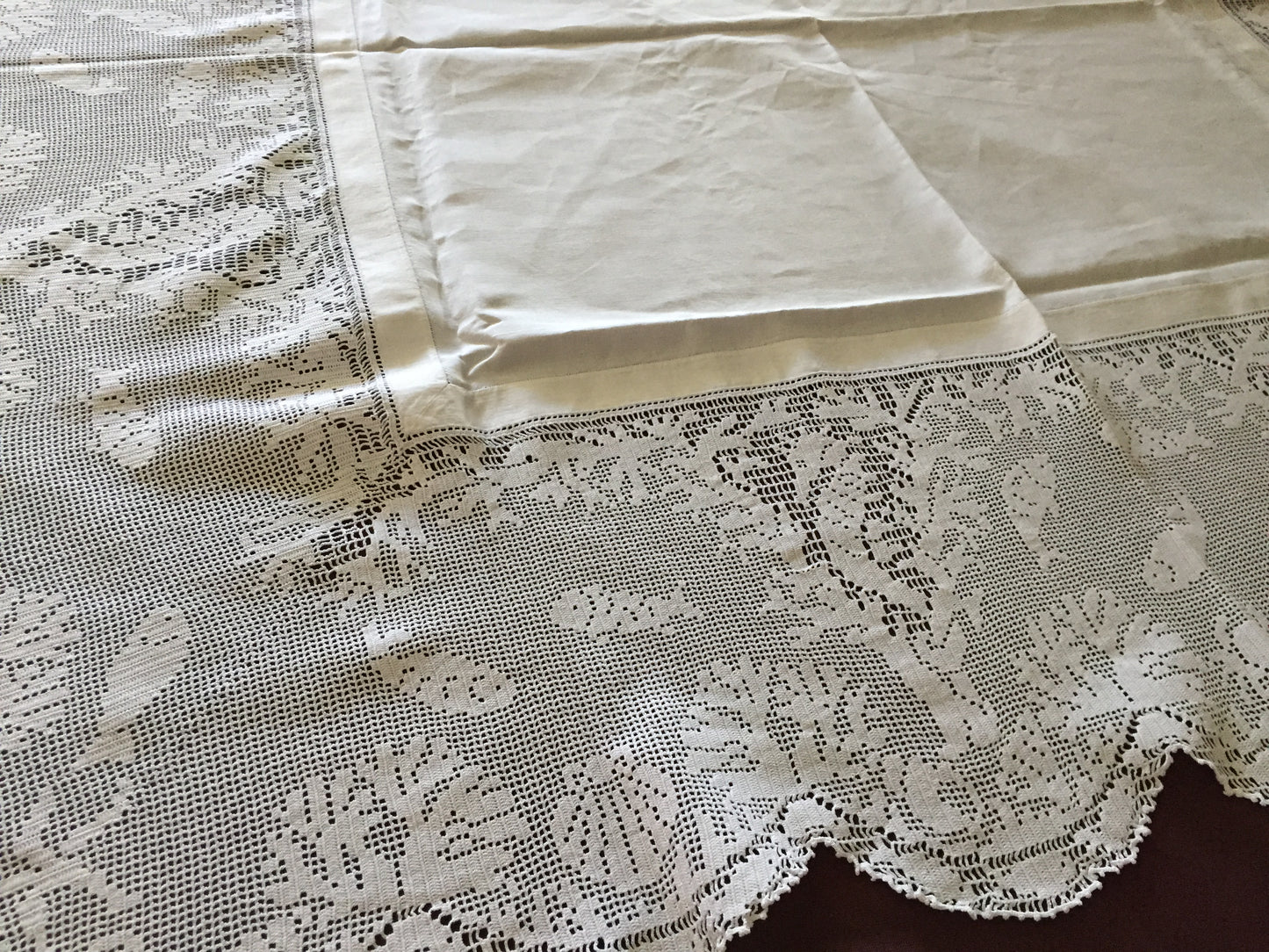 Mary Card "SEASIDE (AQUARIUM) CLOTH" Crochet Lace and Linen Vintage Tablecloth English Chart No 59