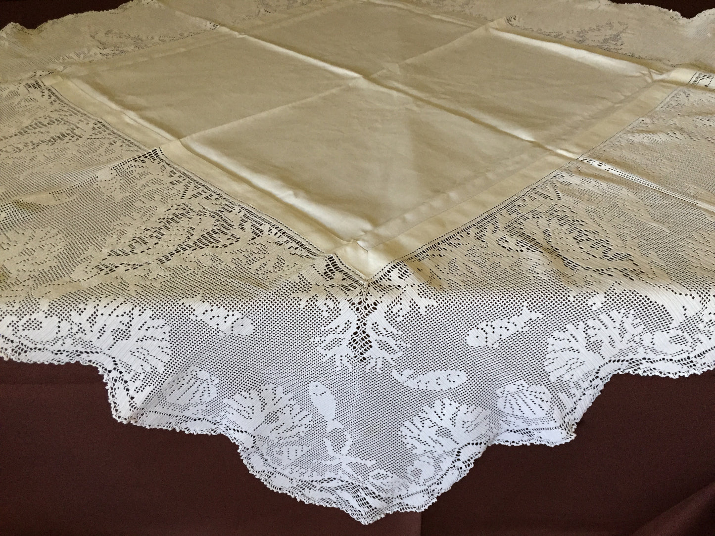Mary Card "SEASIDE (AQUARIUM) CLOTH" Crochet Lace and Linen Vintage Tablecloth English Chart No 59