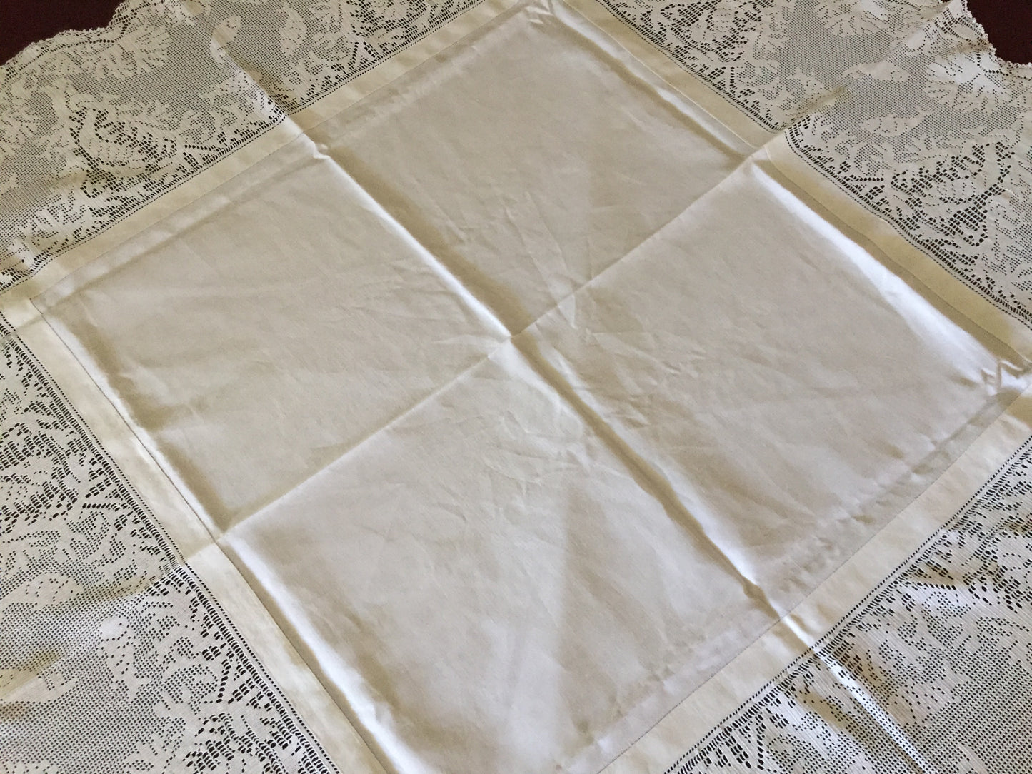 Mary Card "SEASIDE (AQUARIUM) CLOTH" Crochet Lace and Linen Vintage Tablecloth English Chart No 59