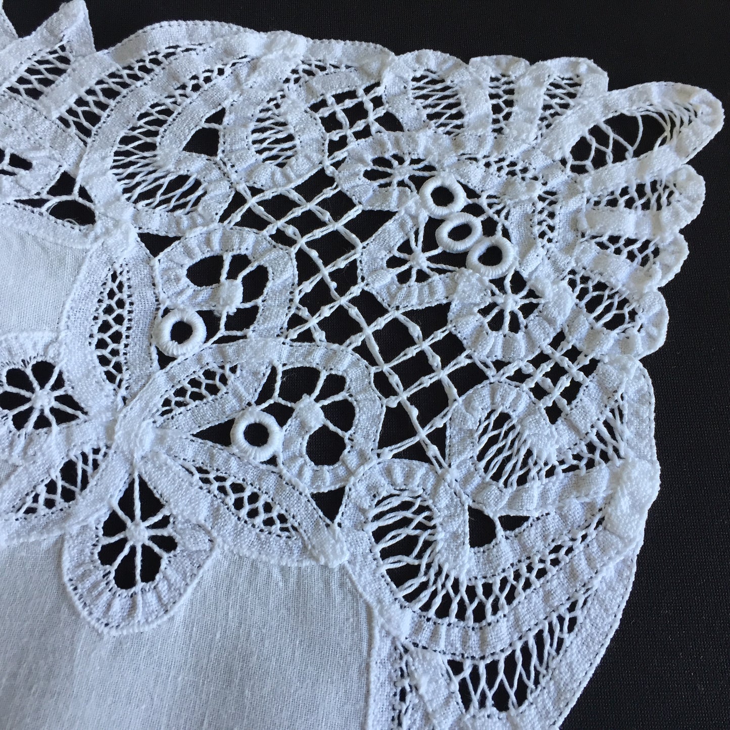 Vintage Hand Embroidered White Cotton & Battenburg Lace Table Runner