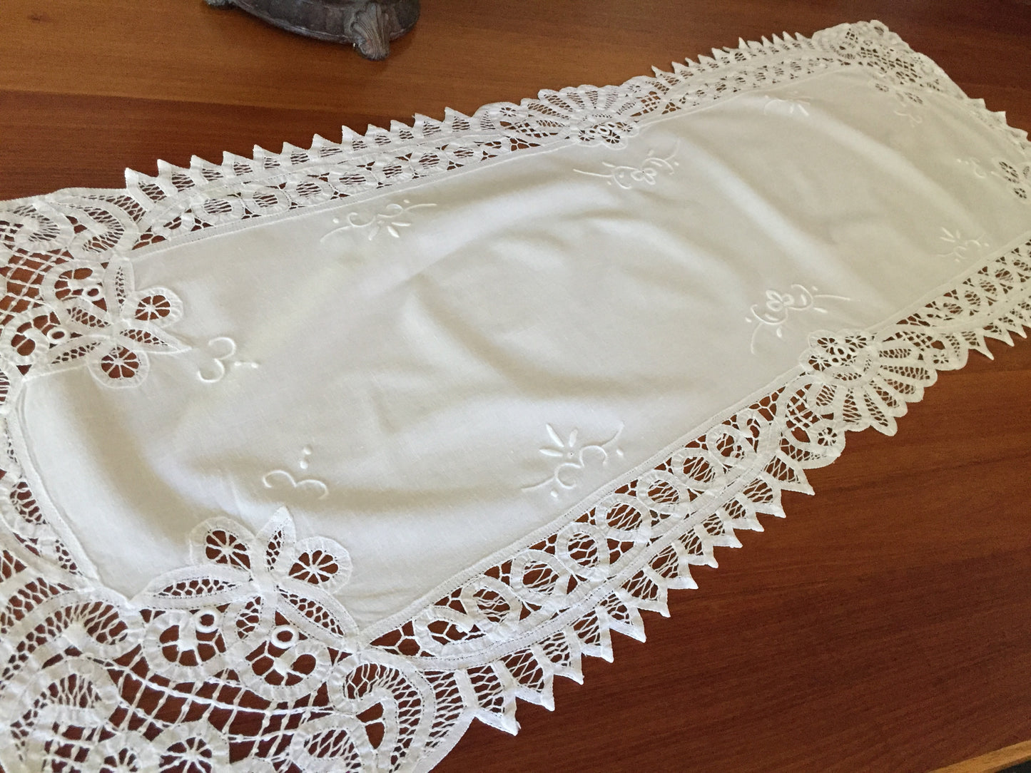 1980s Vintage Hand Embroidered White Cotton & Battenburg Lace Table Runner