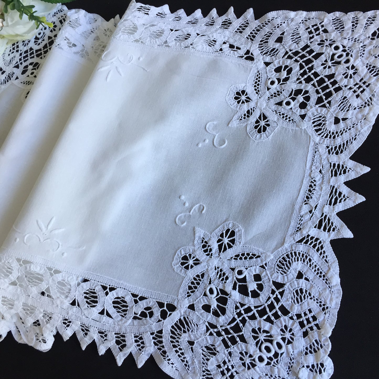 1980s Vintage Hand Embroidered White Cotton & Battenburg Lace Table Runner