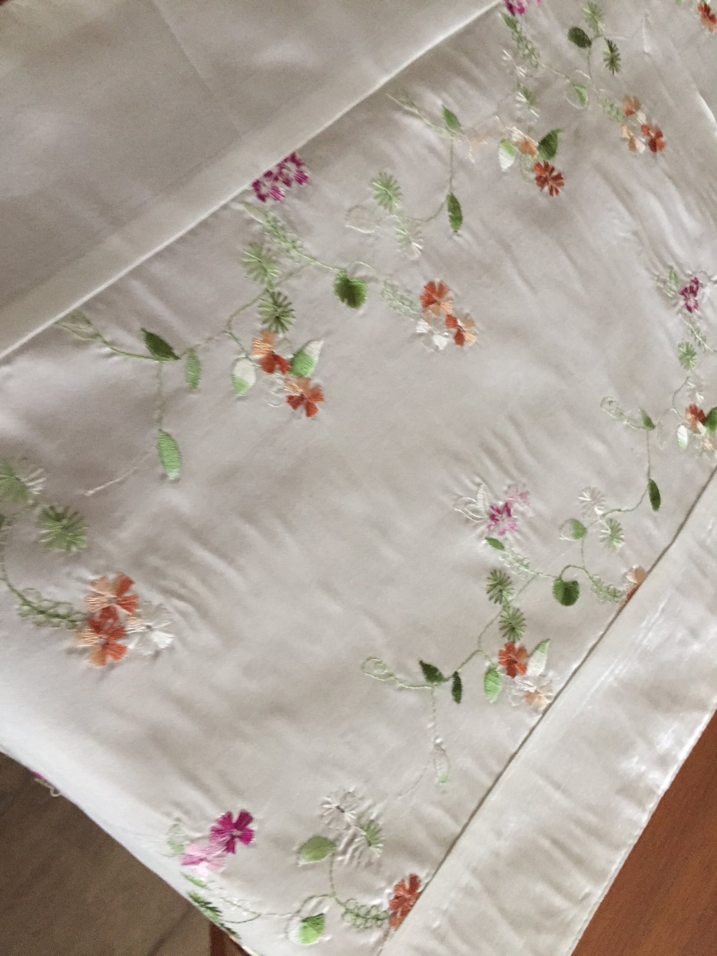 1990s Vintage Embroidered Floral Satin Polyester Table Runner with Tassels