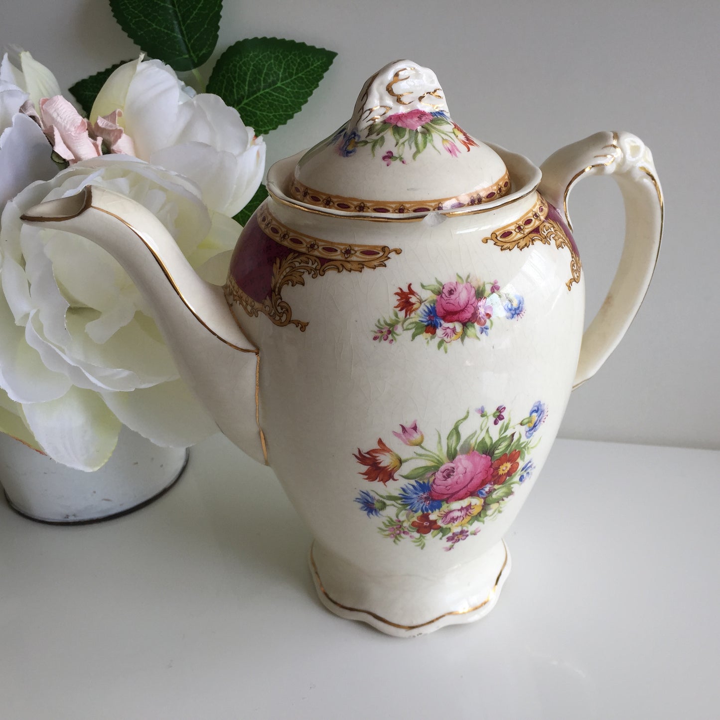 Wedgwood "VINCENT" Pattern Vintage Porcelain Teapot with Lid Made in England