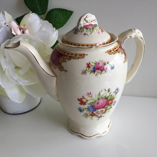 Wedgwood "VINCENT" Pattern Vintage Porcelain Teapot with Lid Made in England