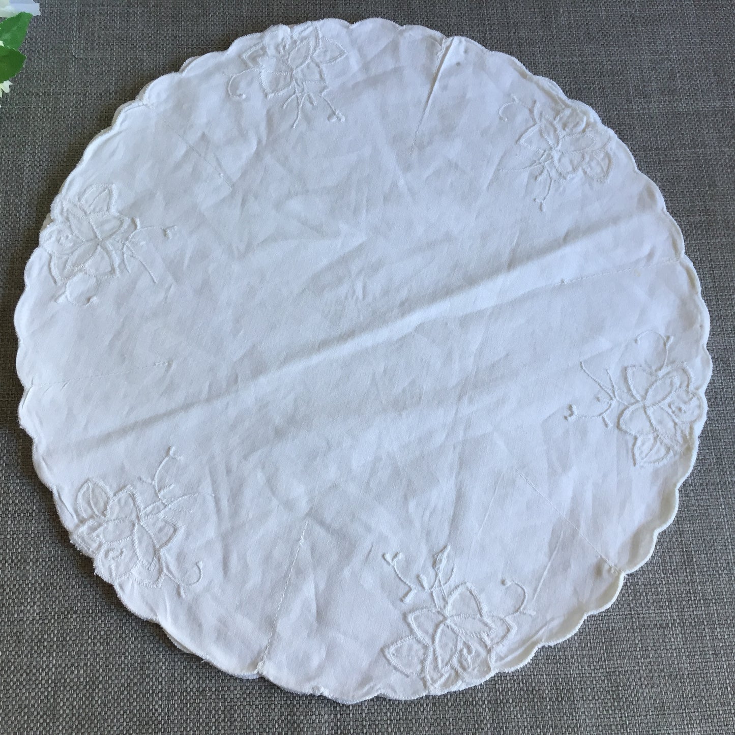 White Cotton Vintage Floral Applique Embroidered Bread Roll | Scone Holder