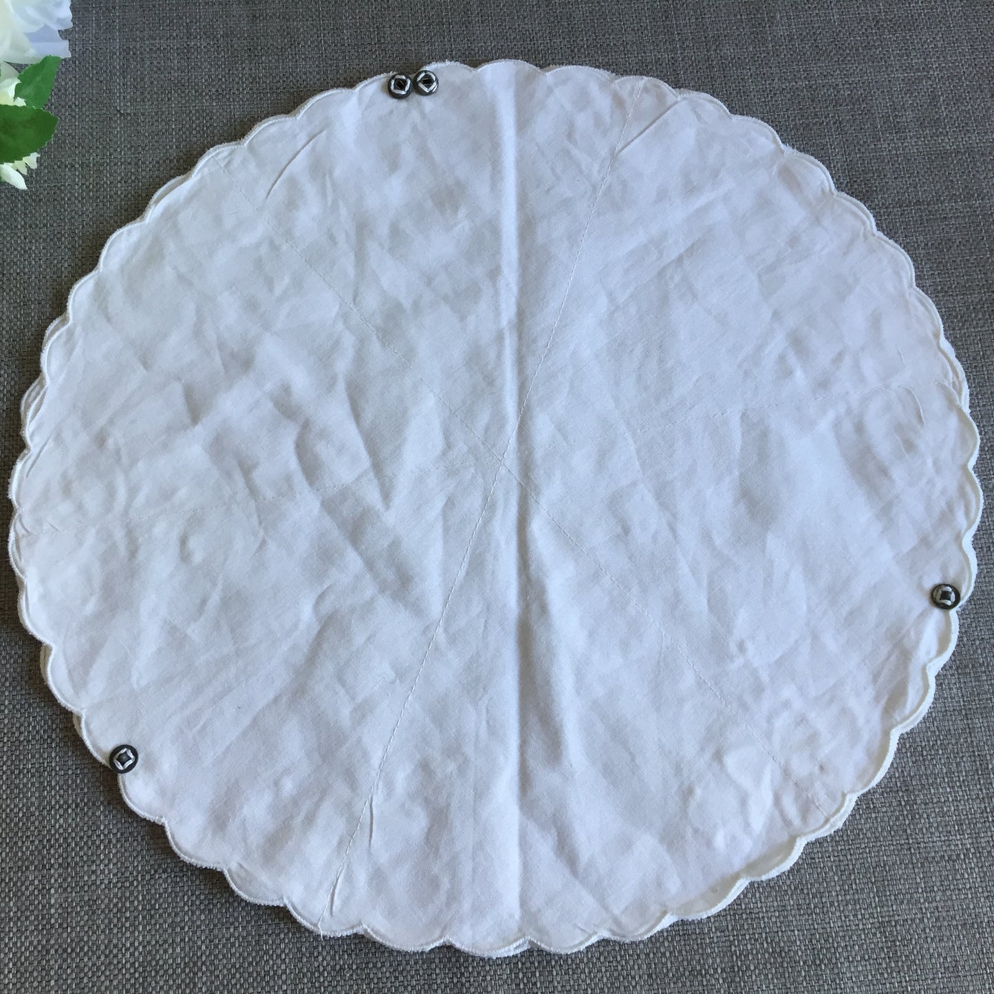 White Cotton Vintage Floral Applique Embroidered Bread Roll | Scone Holder