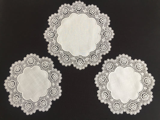 Vintage Schiffli Lace 3 Piece Duchess Set