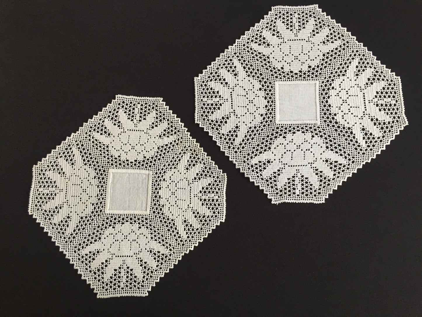 White Linen Doily with Waratah Flower Filet Crochet Lace Border