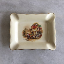 Load image into Gallery viewer, Collectible 1930s Crown Devon Ring Dish: Coaching Days (Oxford Manor, Swan Inn)